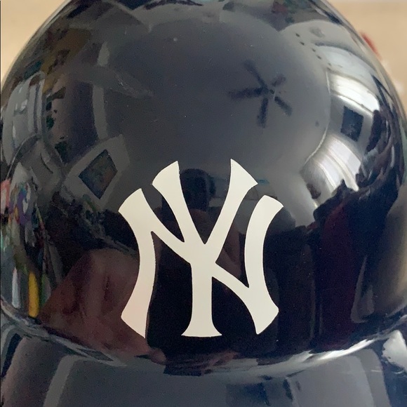 Novelty New York Yankees Plastic Hat. - Picture 3 of 7